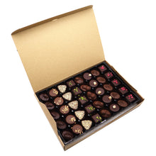 Laden Sie das Bild in den Galerie-Viewer, Xocolat Premium-Konfekt Abonnement mit 3 Genussboxen
