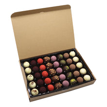 Laden Sie das Bild in den Galerie-Viewer, Xocolat Premium-Konfekt Abonnement mit 6 Genussboxen
